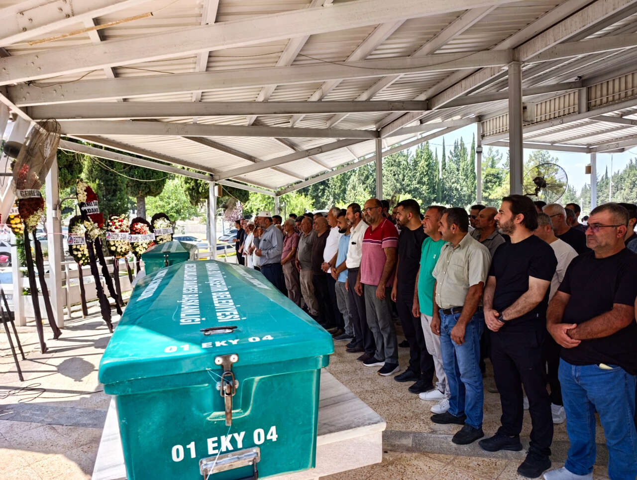 Emekli polis ve oğlu öldürülmüştü! Cenazede yürek yakan görüntü 6